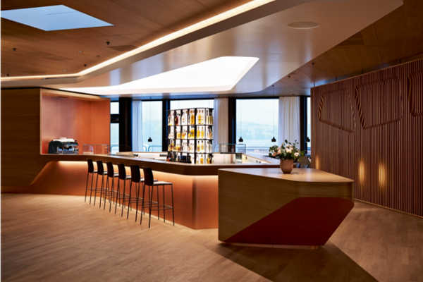 SWISS First Lounge A-barista bar